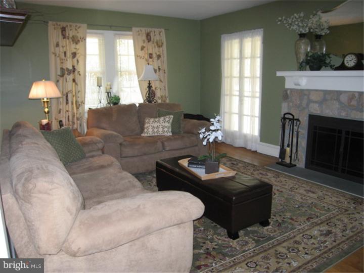725 Conestoga Road Berwyn, PA 19312 - Photo 8 of 20 Living Room