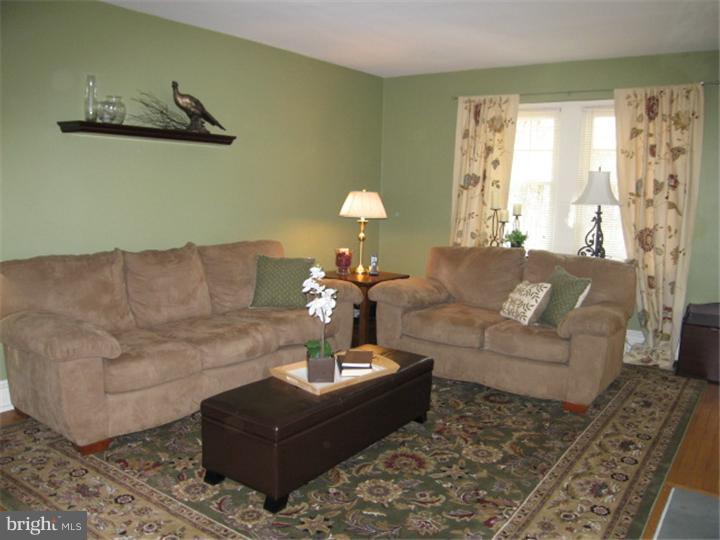 725 Conestoga Road Berwyn, PA 19312 - Photo 10 of 20 Living Room