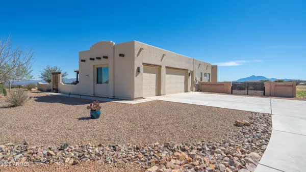$660,000 | 8859 South Arab Court, Hereford, AZ 85615