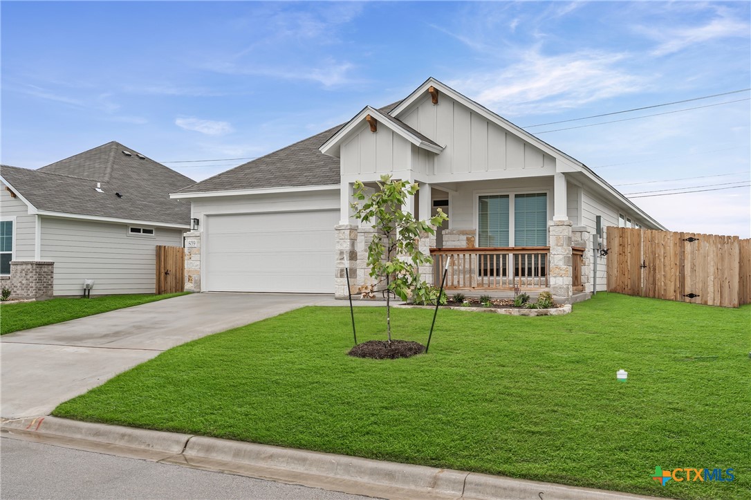 8019 Pineridge Way Temple, TX 76502 - Photo 3 of 32 a view of a house with a yard and porch