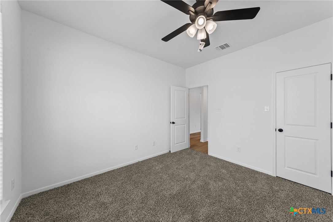 8019 Pineridge Way Temple, TX 76502 - Photo 8 of 32 an empty room with a ceiling fan and a window