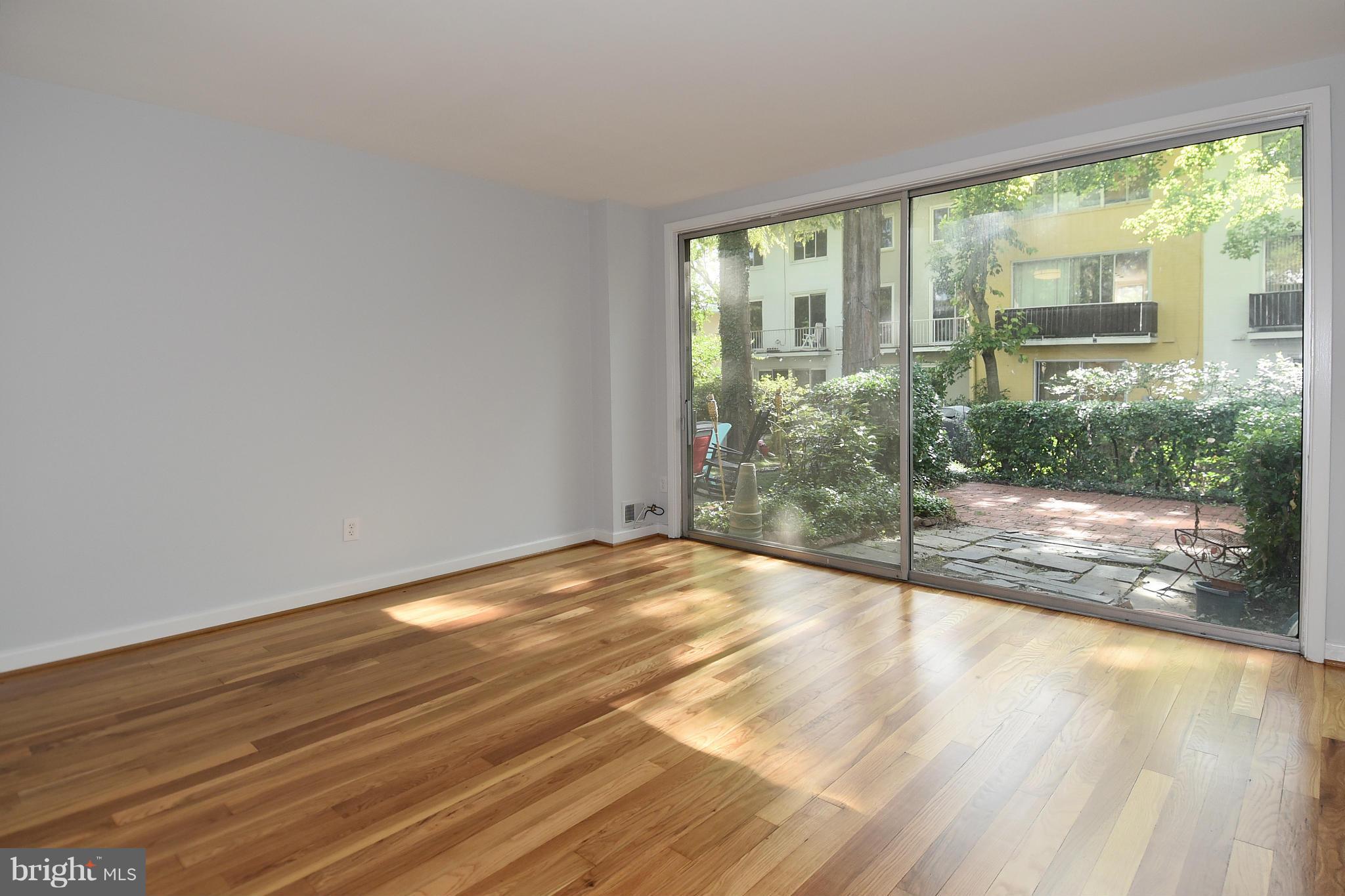 839 3rd Street Southwest, Unit 304 Washington, DC 20024 - Photo 9 of 30 Living Room