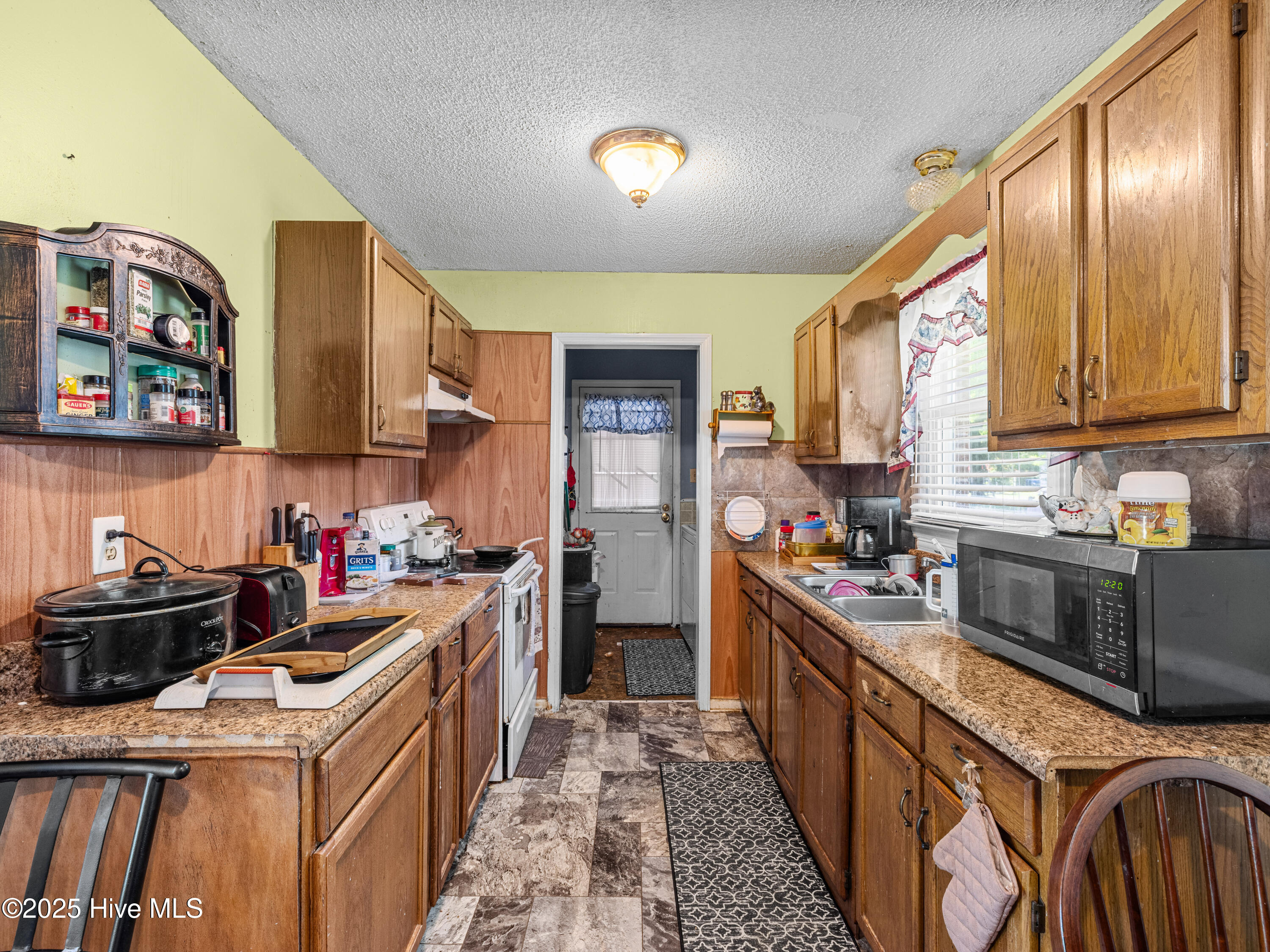 323 Alexander Rouse Road Kinston, NC 28504 - Photo 13 of 34 025A3486