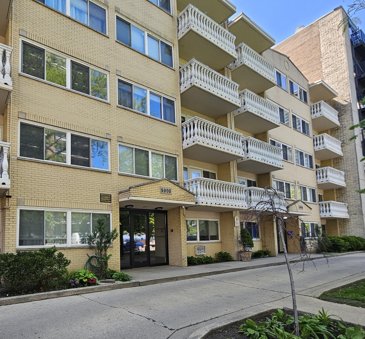 5906 North Sheridan Road, Unit 3D Chicago, IL 60660 - Photo 1 of 11
