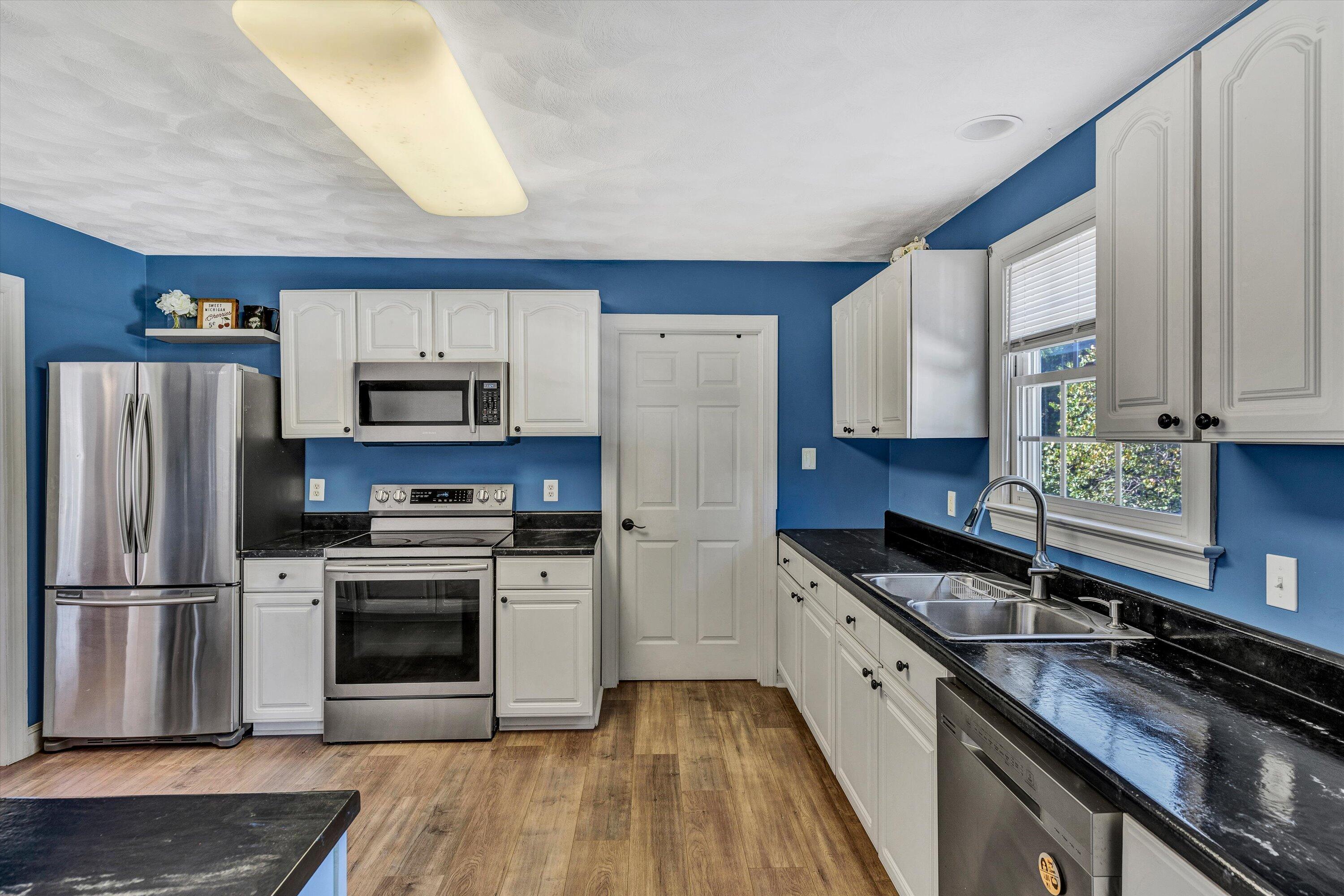 113 Aftons Meadow Road Vinton, VA 24179 - Photo 8 of 36 Kitchen