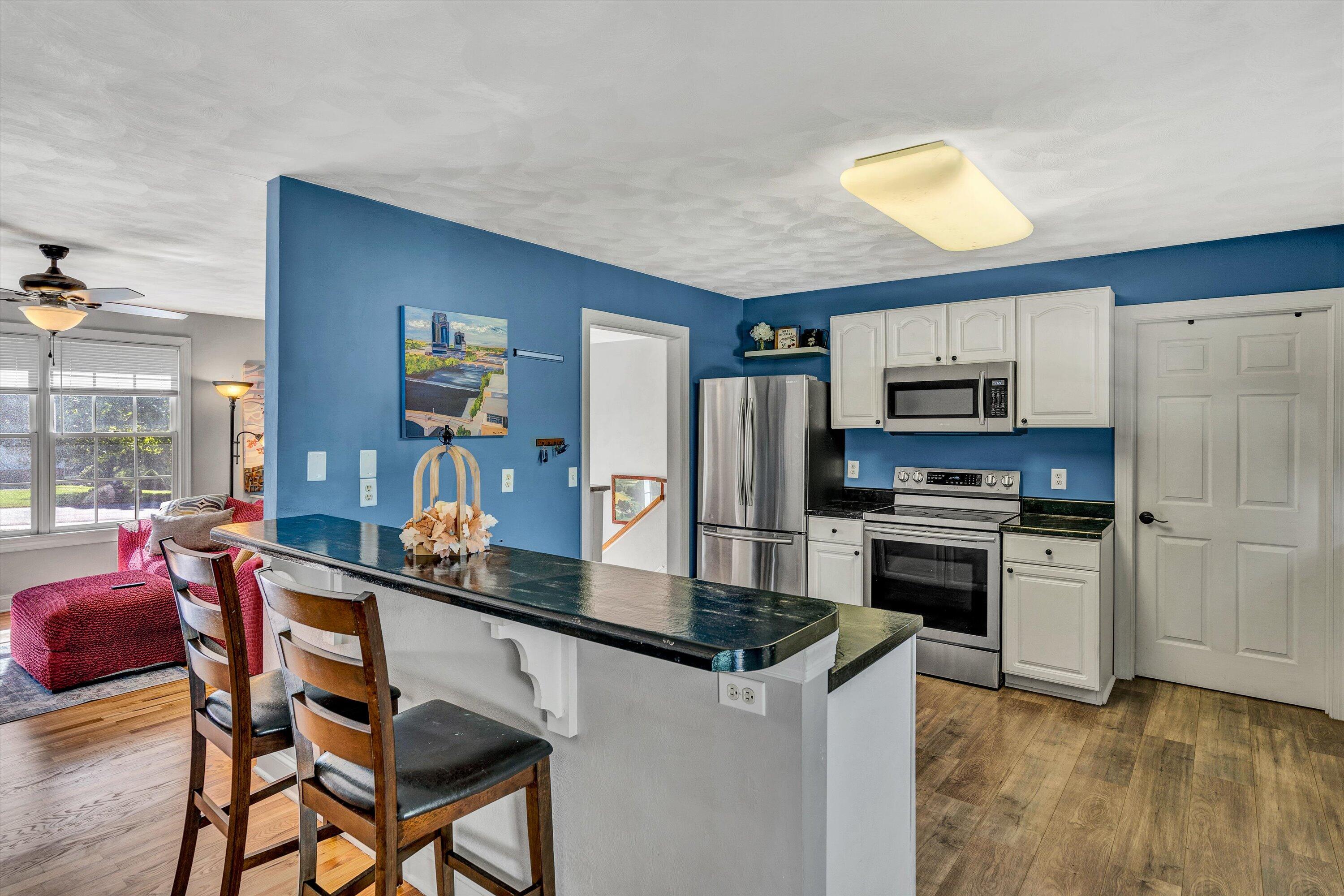 113 Aftons Meadow Road Vinton, VA 24179 - Photo 9 of 36 Kitchen & Eating Counter