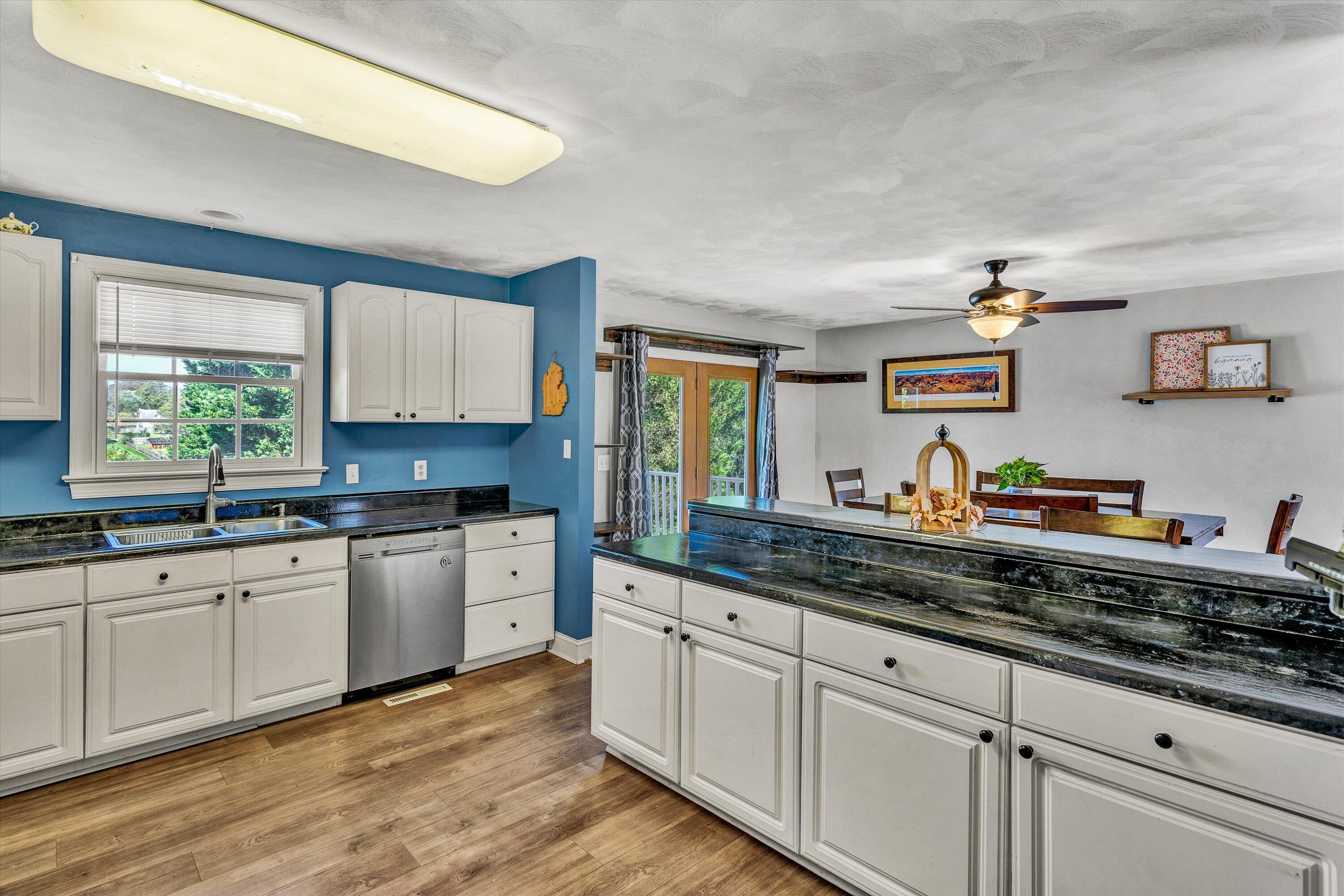 113 Aftons Meadow Road Vinton, VA 24179 - Photo 10 of 36 Kitchen