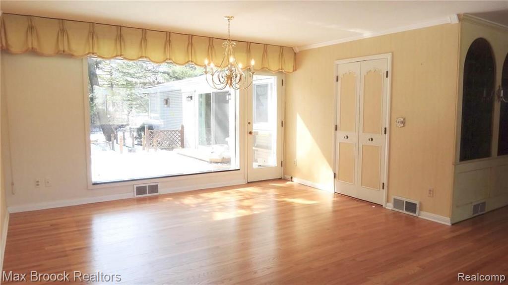 295 Cloverly Road Grosse Pointe Farms, MI 48236 - Photo 14 of 40