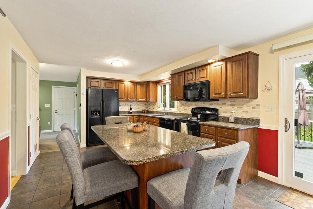 25 Hillcrest Road Marlborough, MA 01752 - Photo 12 of 28 Gallery Image 12