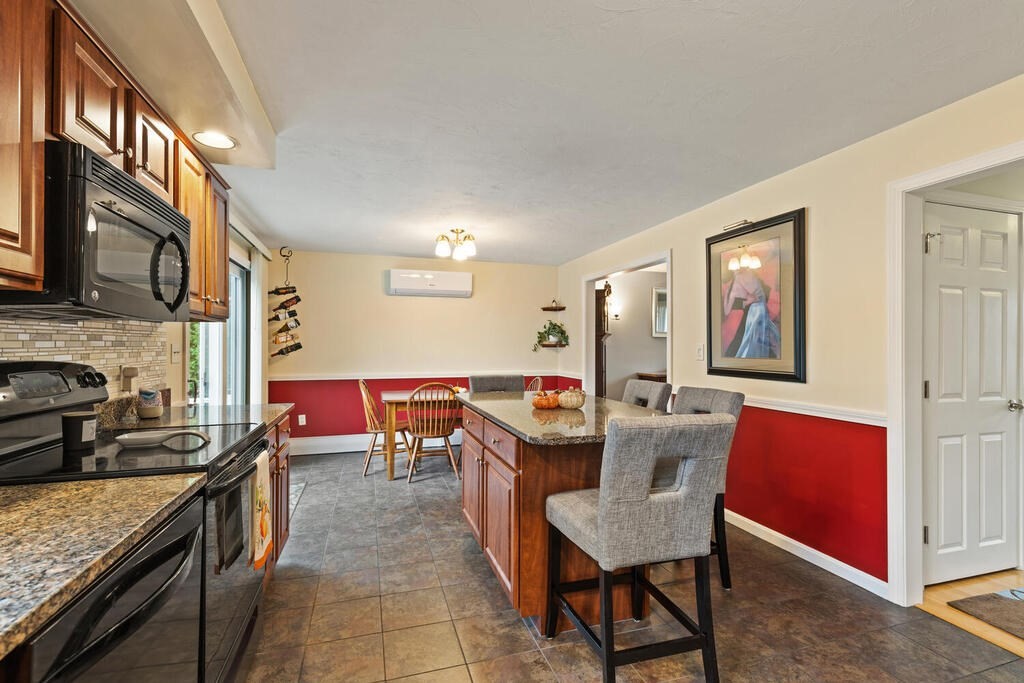 25 Hillcrest Road Marlborough, MA 01752 - Photo 9 of 28 Gallery Image 9