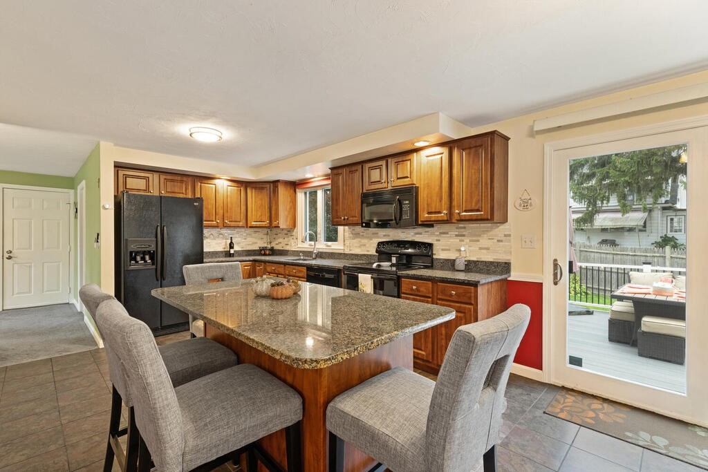 25 Hillcrest Road Marlborough, MA 01752 - Photo 10 of 28 Gallery Image 10