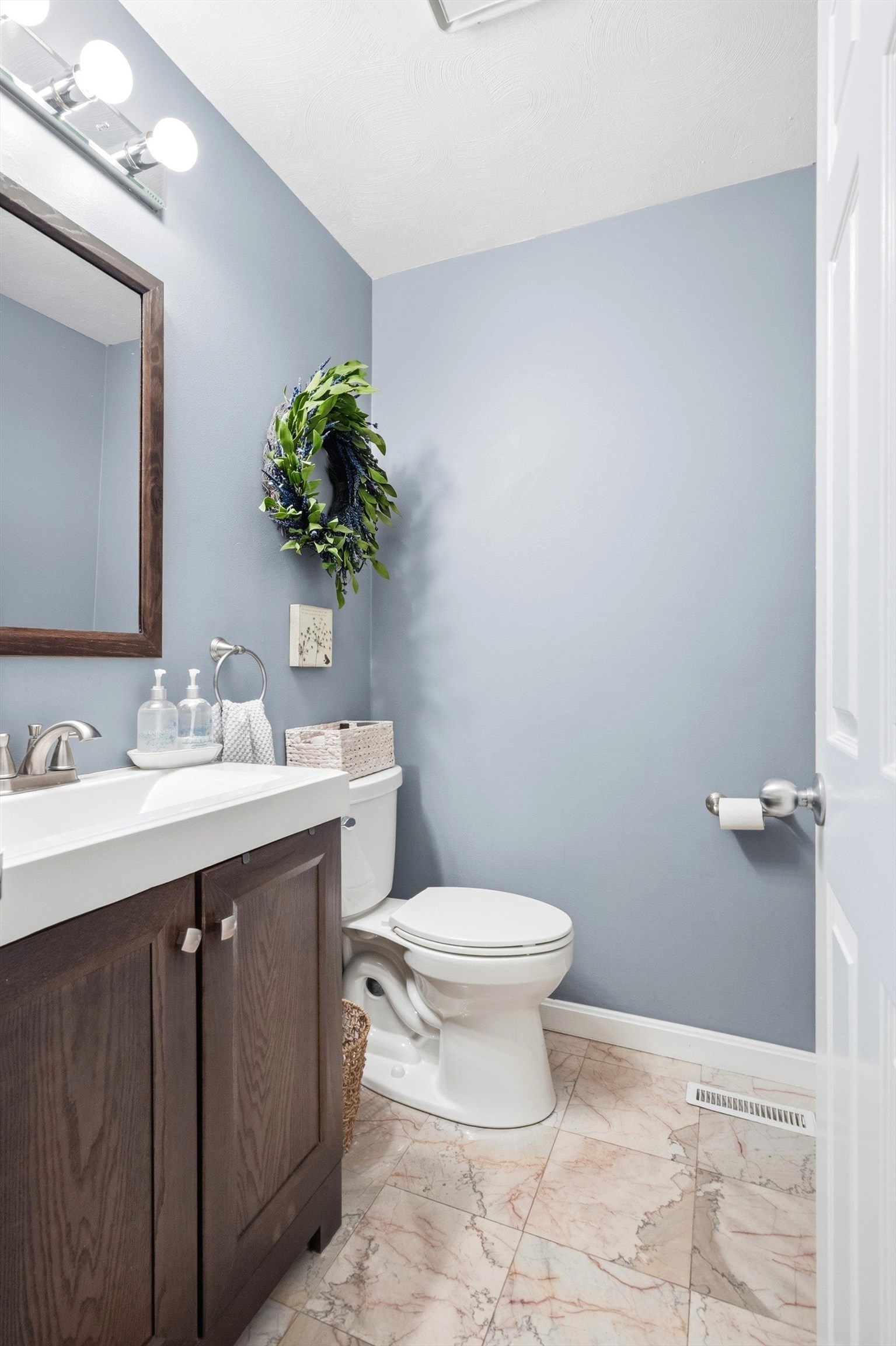6 Standish Way, Unit 2 Amherst, NH 03031 - Photo 14 of 54 Gallery Image 14