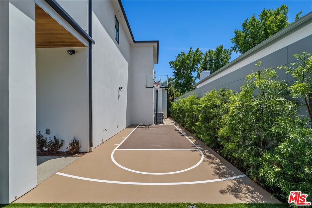 11317 Valley Spring Lane Studio City, CA 91602 - Photo 35 of 40 a view of outdoor space and yard