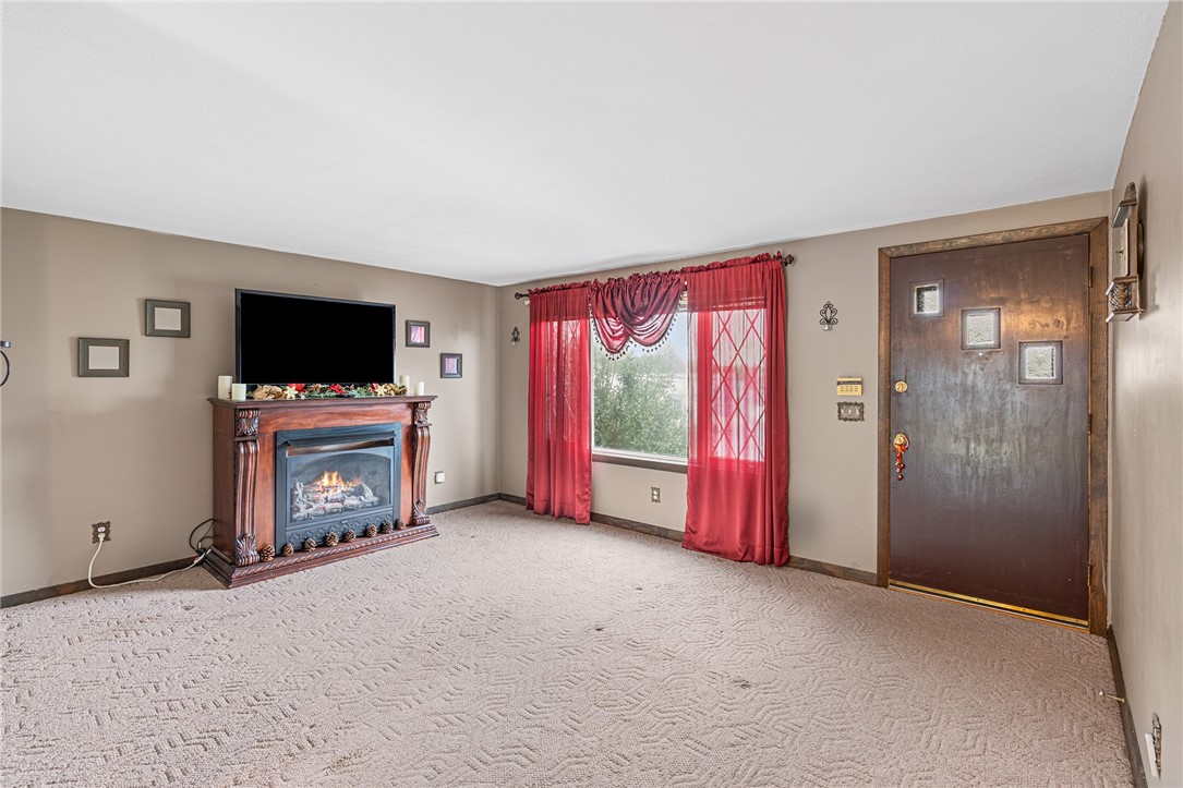 65 Winfield Road Johnston, RI 02919 - Photo 3 of 15