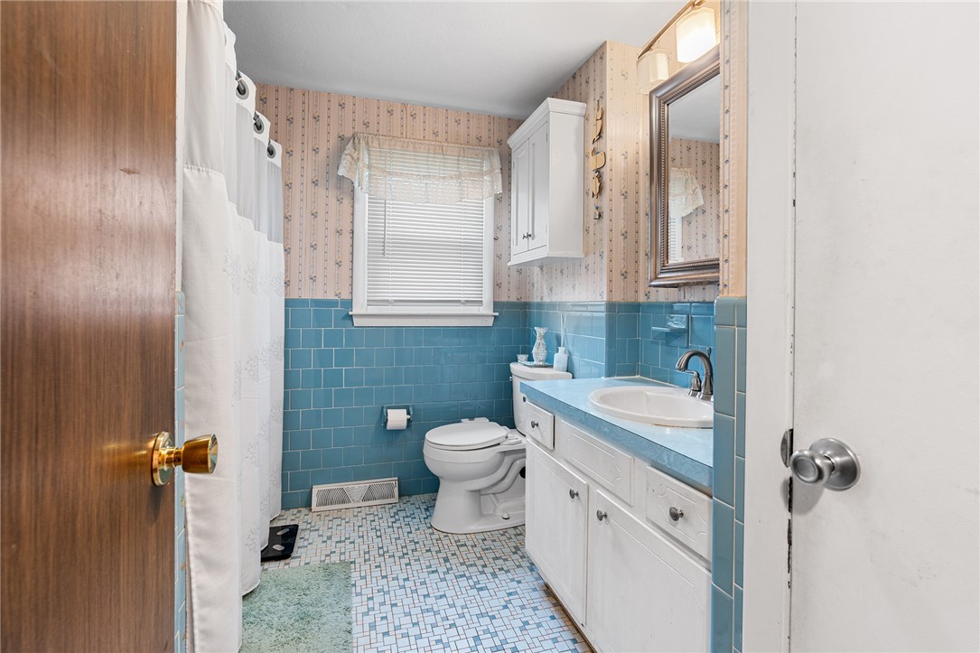 65 Winfield Road Johnston, RI 02919 - Photo 4 of 15 Full Bathroom on first floor.