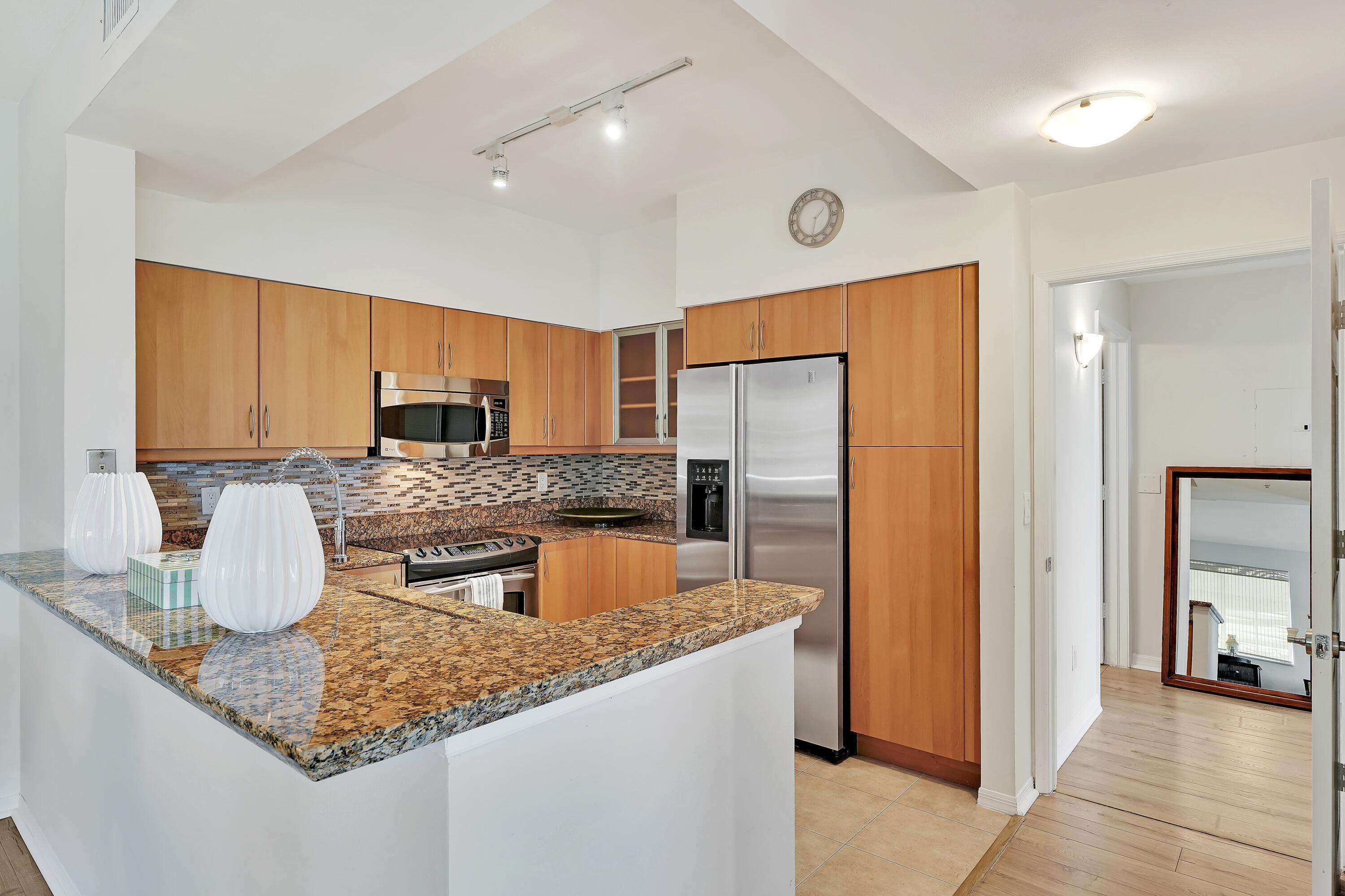 233 South Federal Highway, Unit 425 Boca Raton, FL 33432 - Photo 8 of 49 10 Kitchen (2)