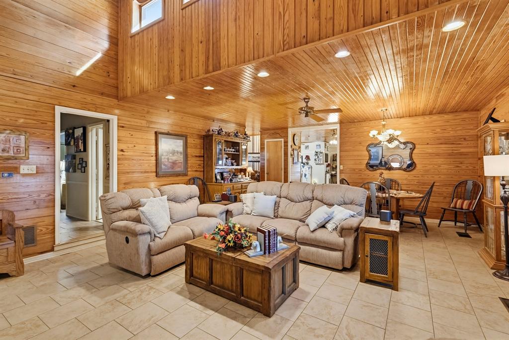 304 Scarlett Road Weatherford, TX 76087 - Photo 24 of 32 a living room with furniture