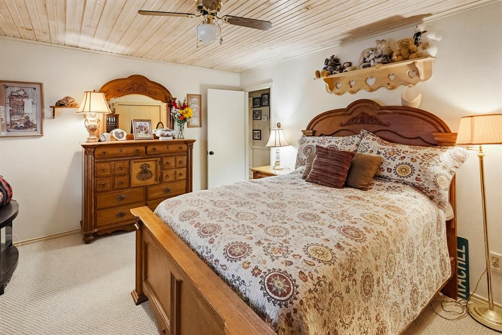 304 Scarlett Road Weatherford, TX 76087 - Photo 28 of 32 a bedroom with a bed and a dresser