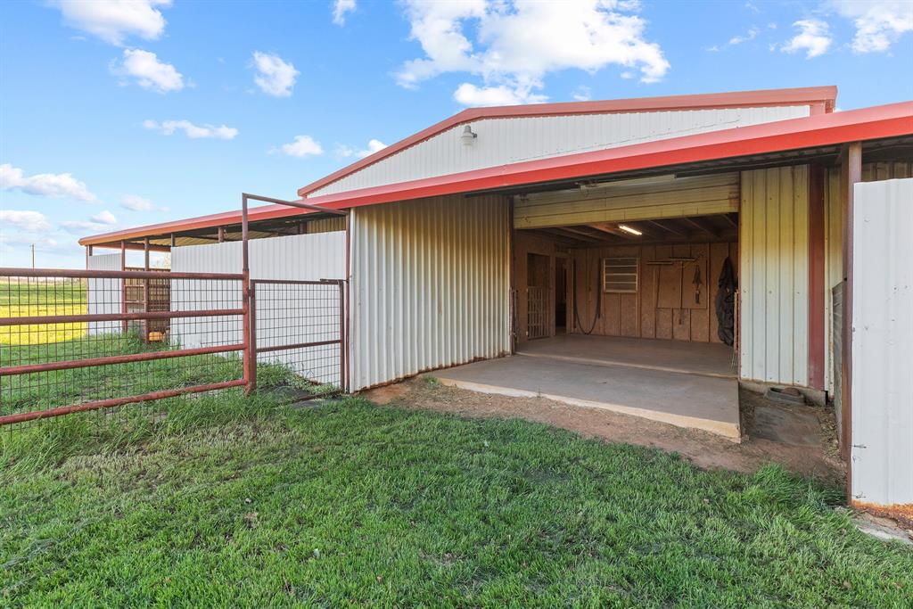 304 Scarlett Road Weatherford, TX 76087 - Photo 10 of 32 a view of a backyard