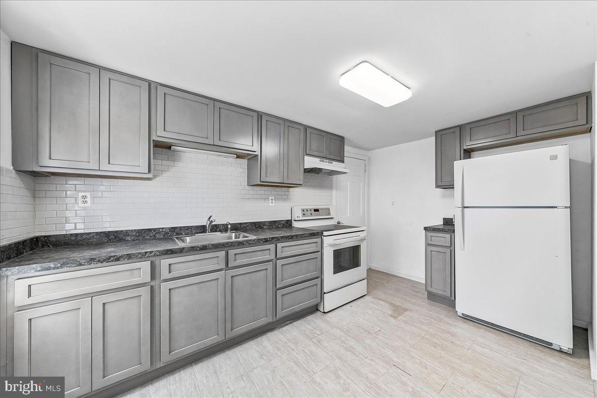 1242 Chestnut Street Marcus Hook, PA 19061 - Photo 12 of 32