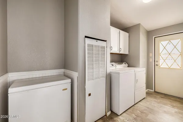 a view of livingroom with furniture