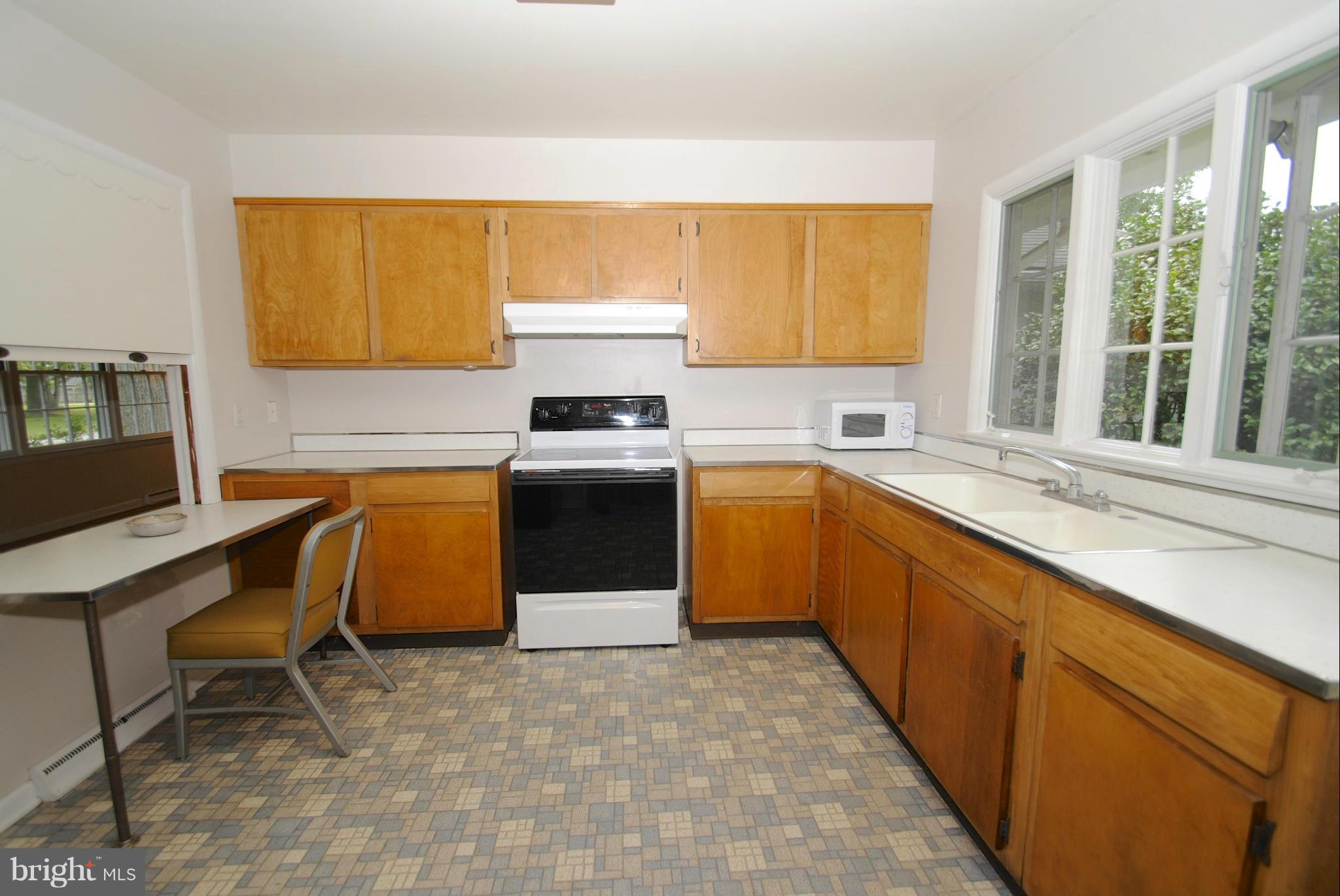 2024 Chesapeake Road Annapolis, MD 21409 - Photo 12 of 19 Kitchen