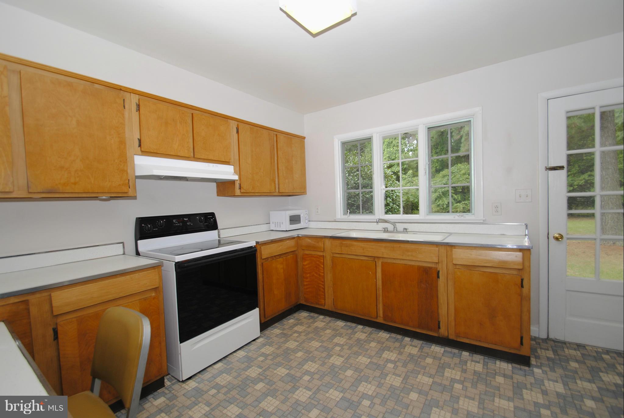 2024 Chesapeake Road Annapolis, MD 21409 - Photo 13 of 19 Kitchen