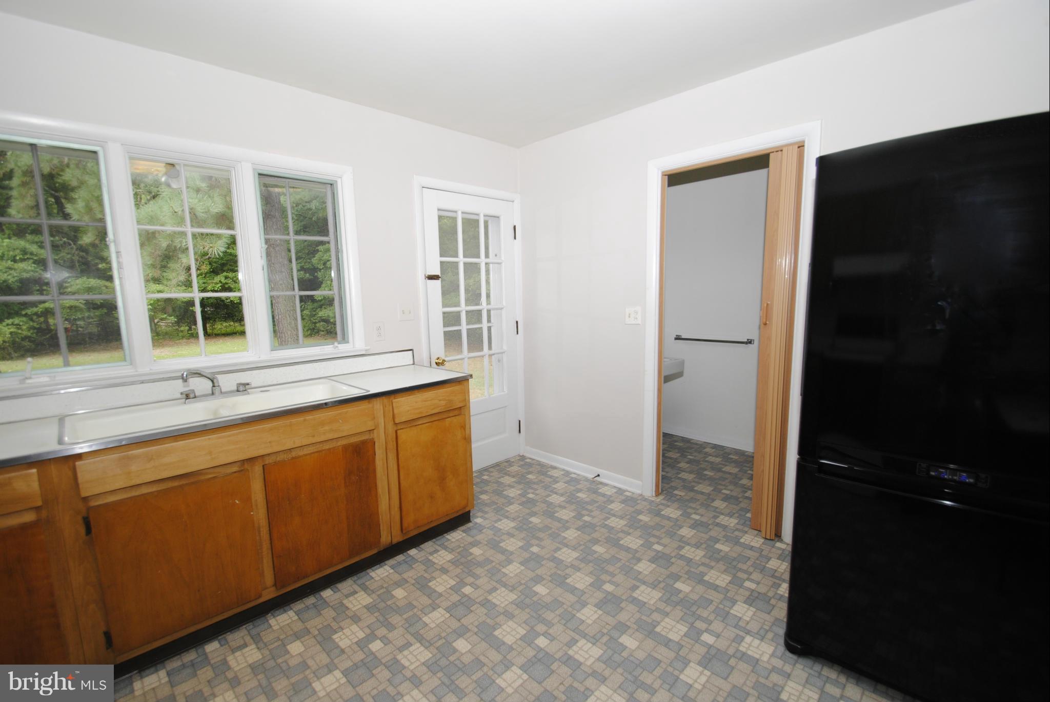 2024 Chesapeake Road Annapolis, MD 21409 - Photo 14 of 19 Kitchen