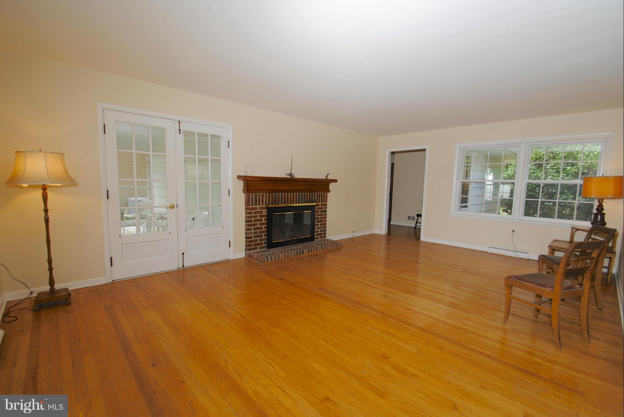 2024 Chesapeake Road Annapolis, MD 21409 - Photo 6 of 19 Living Room