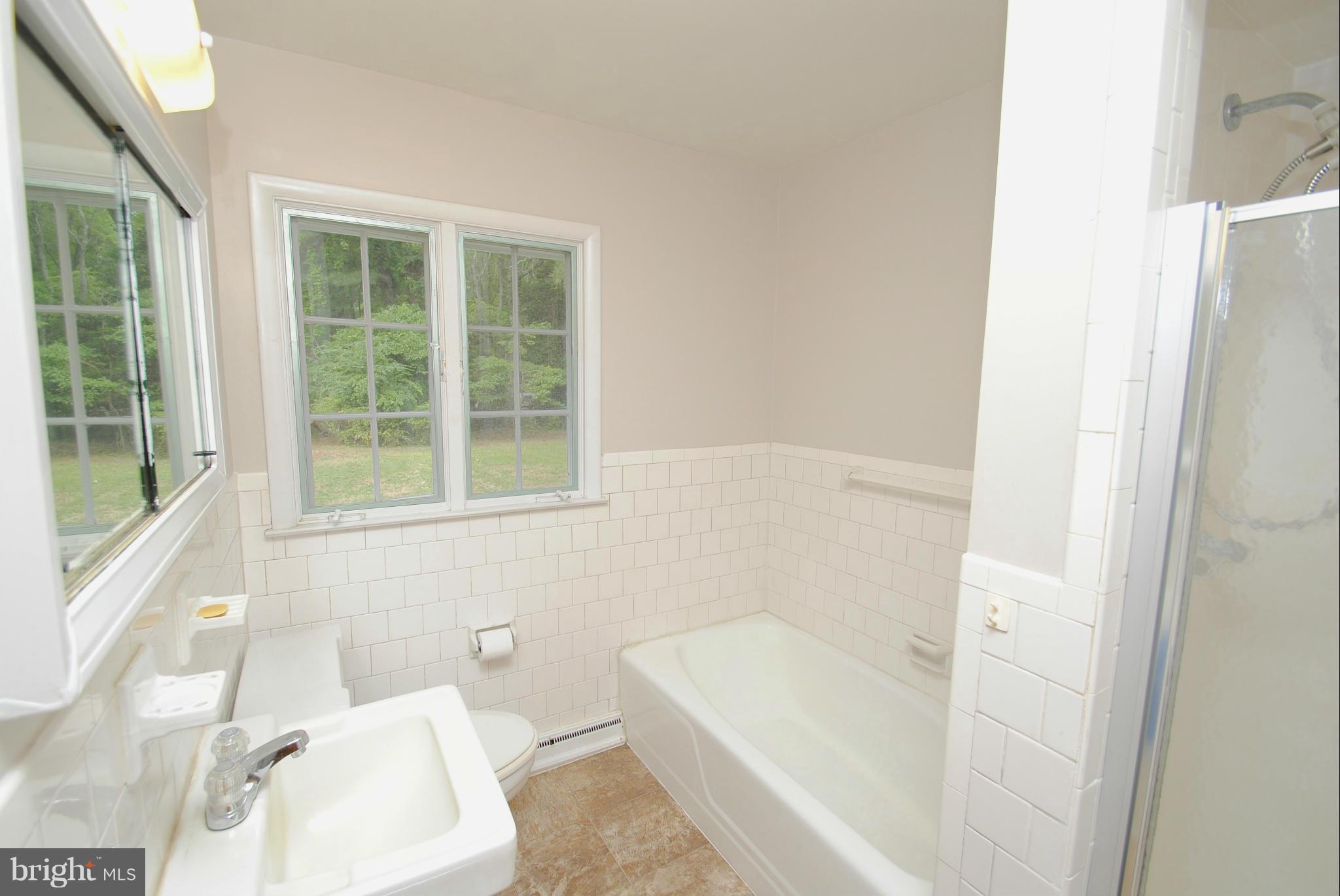 2024 Chesapeake Road Annapolis, MD 21409 - Photo 10 of 19 Bath