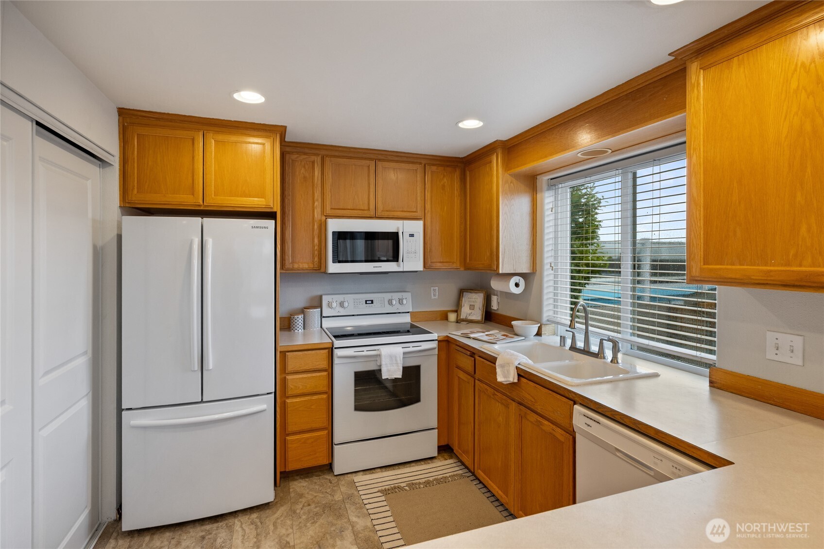 2411 East 13th Street Bremerton, WA 98310 - Photo 11 of 39