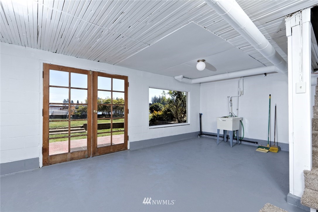 5742 East Grapeview Loop Road Allyn, WA 98524 - Photo 14 of 35 Gallery Image 14