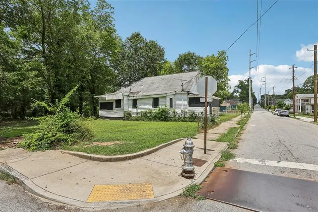 a view of a house with outdoor space