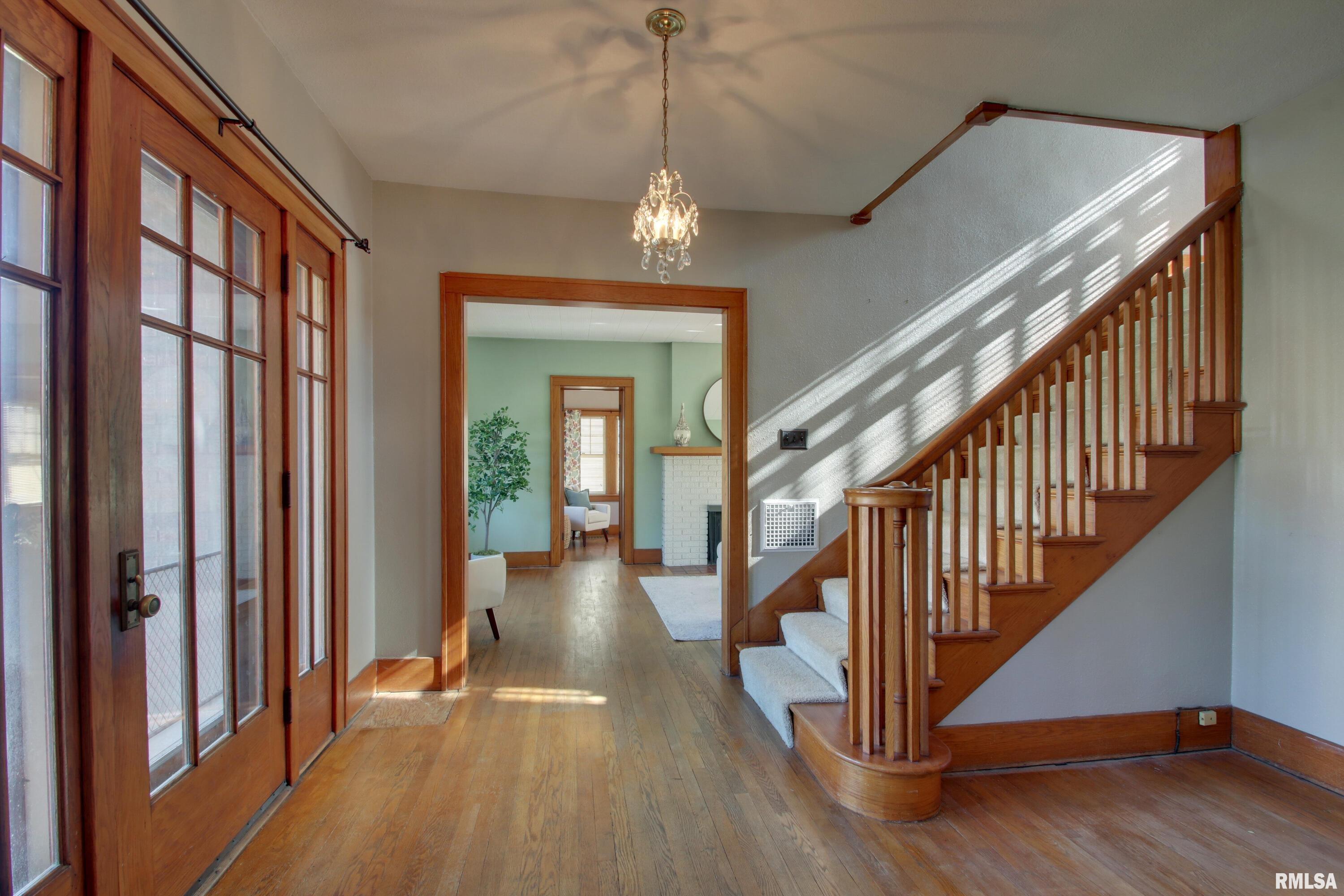 2308 Vermont Street Quincy, IL 62301 - Photo 3 of 27