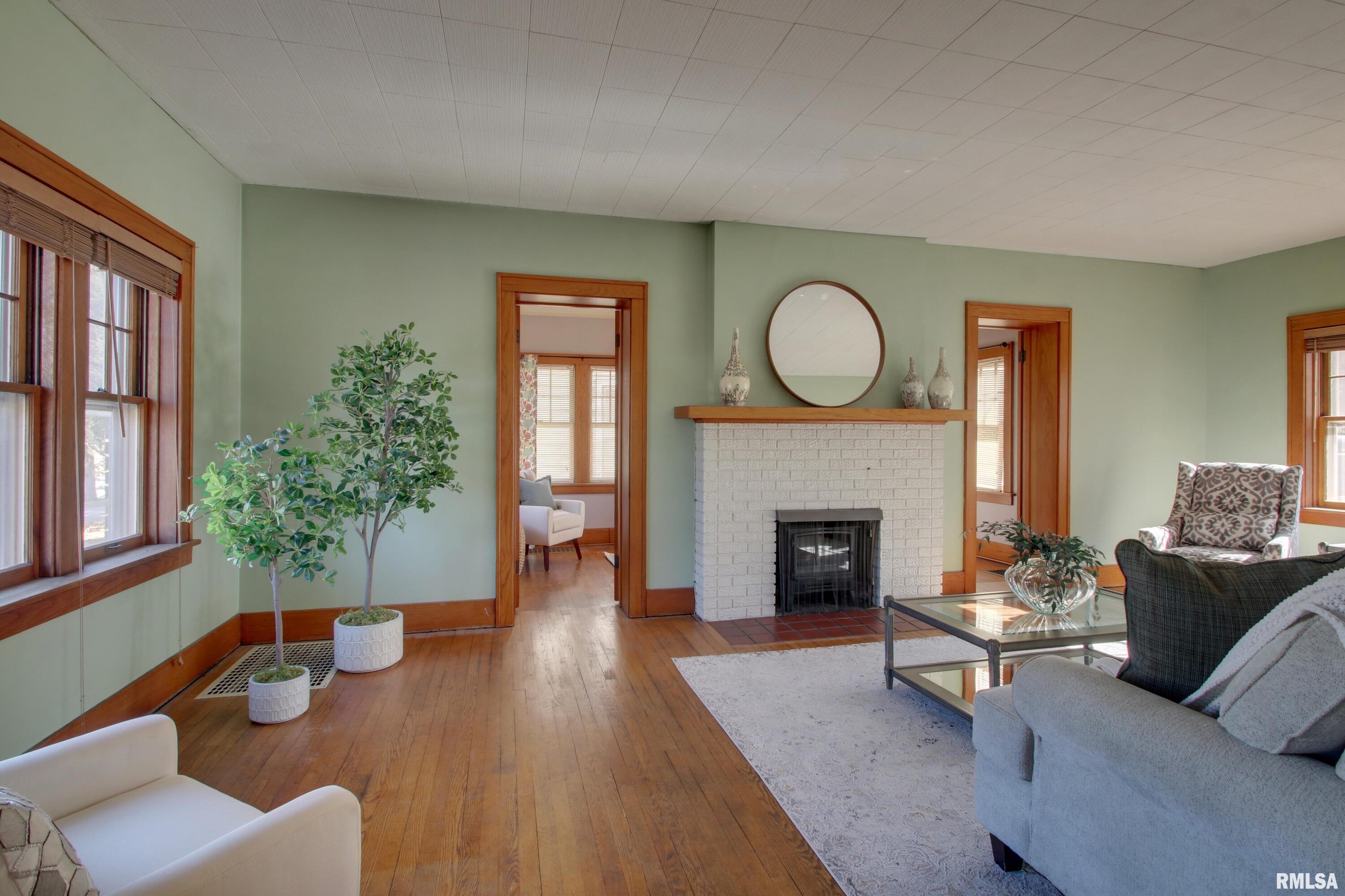 2308 Vermont Street Quincy, IL 62301 - Photo 4 of 27