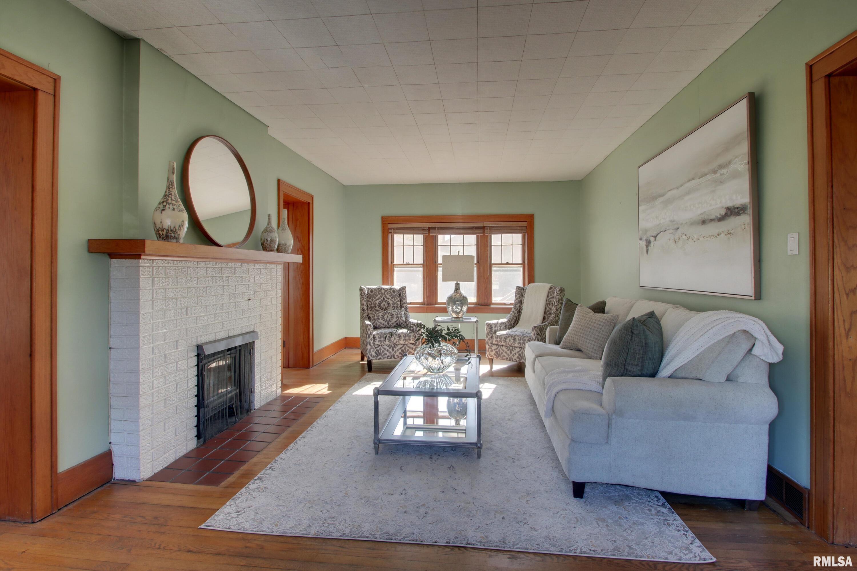 2308 Vermont Street Quincy, IL 62301 - Photo 5 of 27