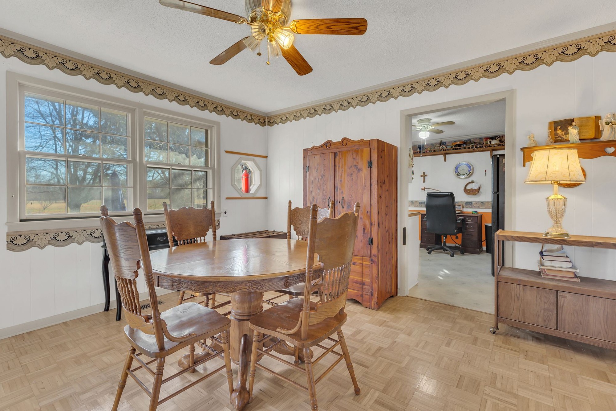 999 Sixteenth Model Road Manchester, TN 37355 - Photo 11 of 24 a dining room with furniture and window