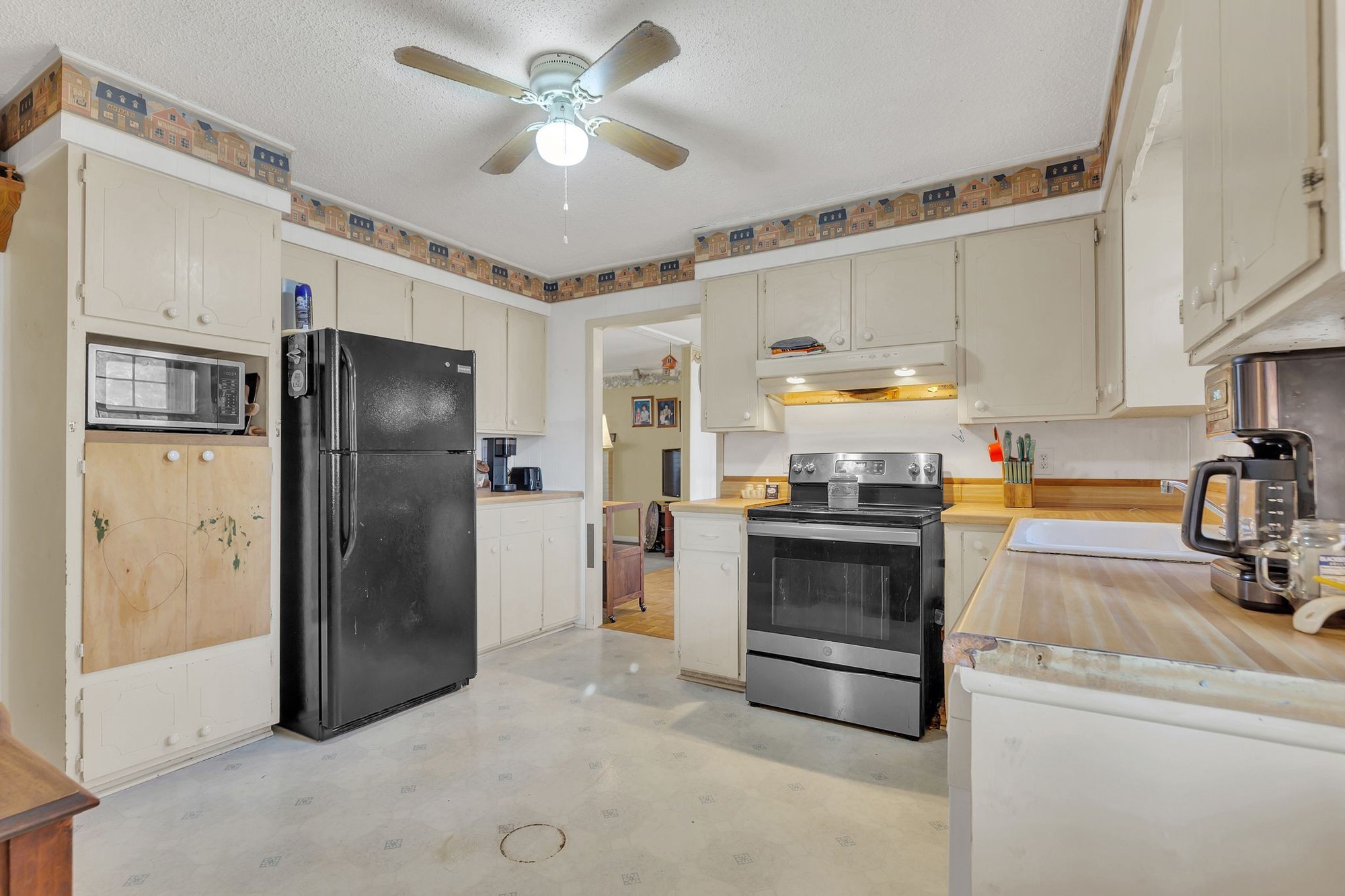 999 Sixteenth Model Road Manchester, TN 37355 - Photo 12 of 24 a kitchen with stainless steel appliances a refrigerator a stove a sink and a refrigerator