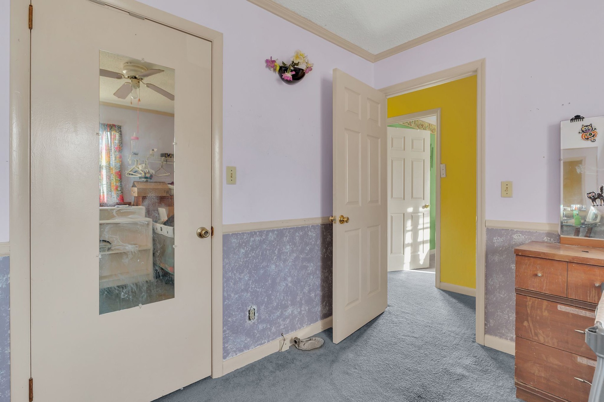999 Sixteenth Model Road Manchester, TN 37355 - Photo 19 of 24 a view of a hallway with bathroom and mirror