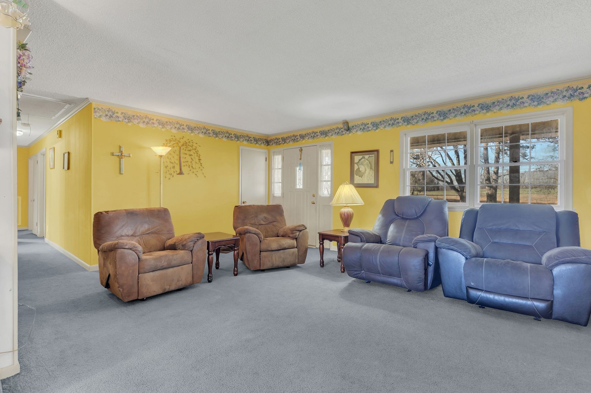 999 Sixteenth Model Road Manchester, TN 37355 - Photo 6 of 24 a living room with furniture and a large window