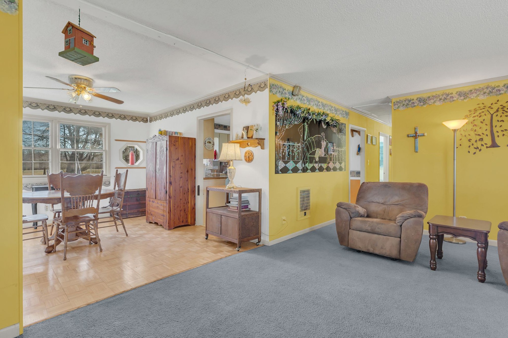 999 Sixteenth Model Road Manchester, TN 37355 - Photo 8 of 24 a living room with furniture and a flat screen tv