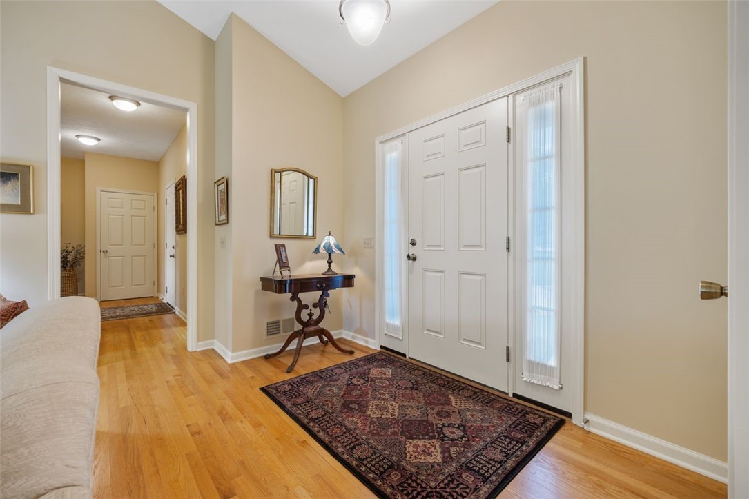 29 Brantley Way Perinton, NY 14526 - Photo 4 of 45