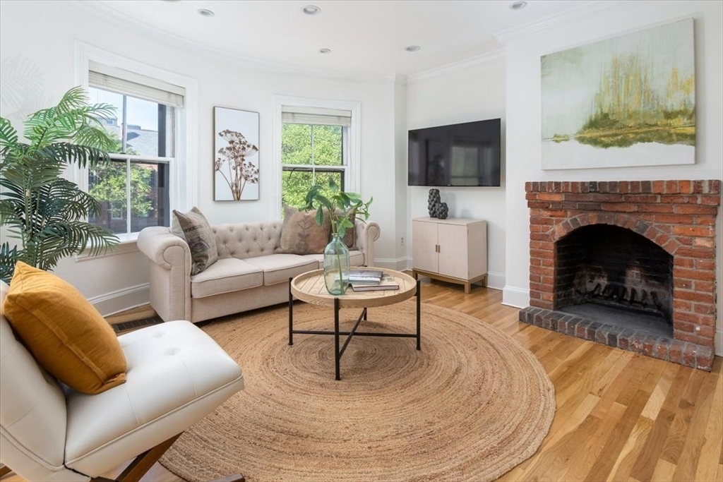 20 Union Park, Unit 4 Boston, MA 02118 - Photo 2 of 11
