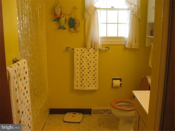 431 Yoder Road Harleysville, PA 19438 - Photo 10 of 16 Bathroom