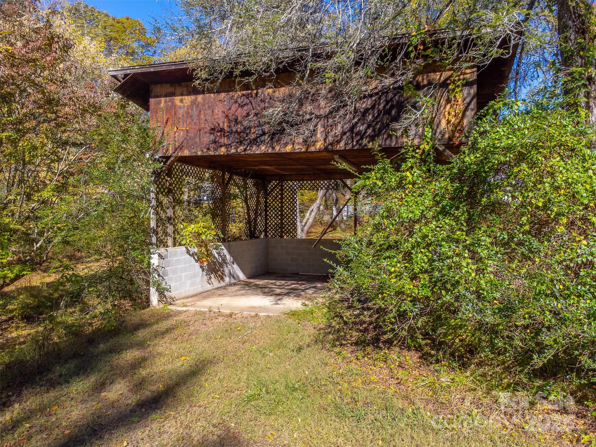 120 Trimont Trail Franklin, NC 28734 - Photo 16 of 33 a view of outdoor space and garden