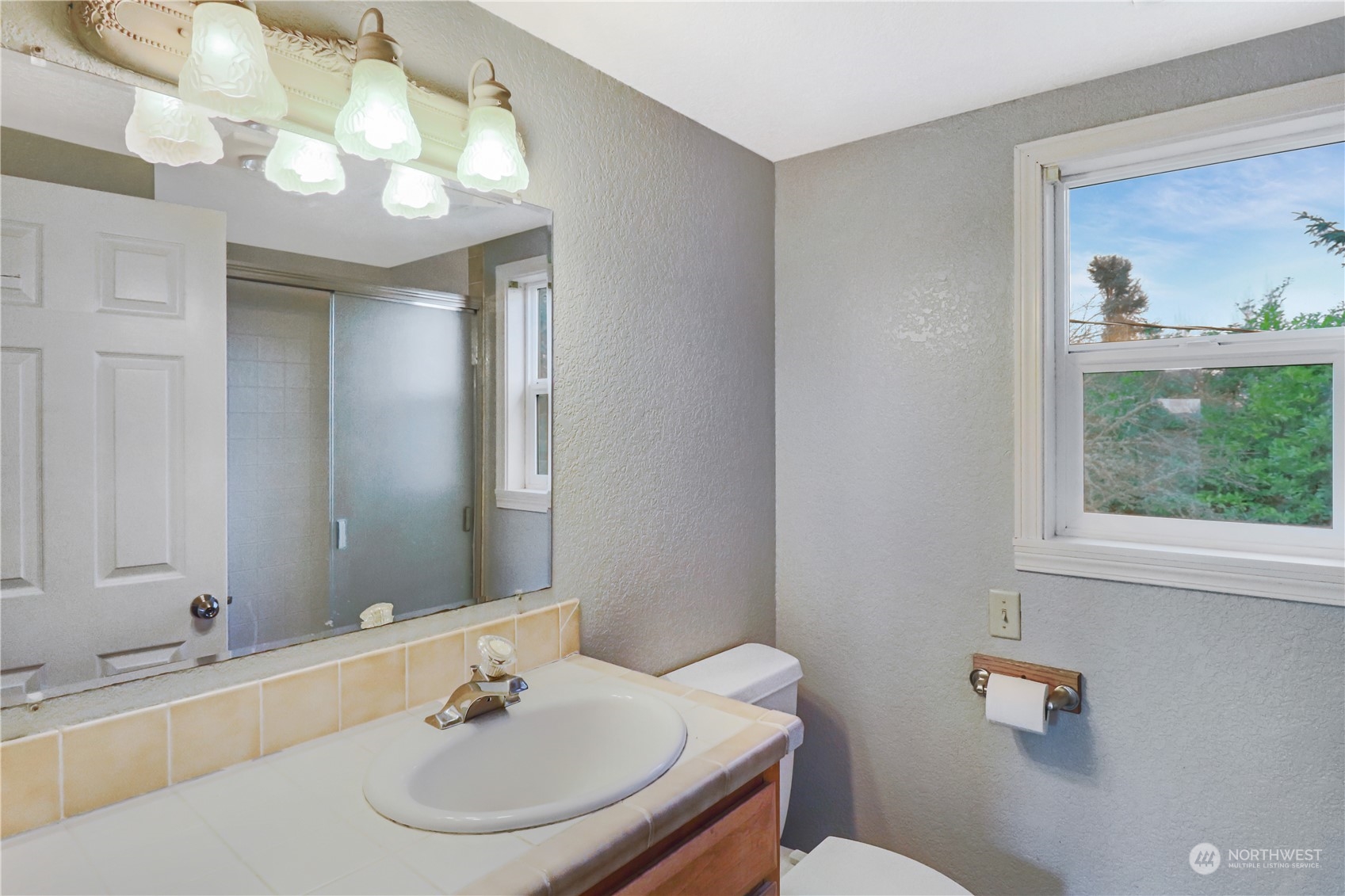203 Stearns Road Chehalis, WA 98532 - Photo 20 of 34 a bathroom with a sink and a mirror with toilet