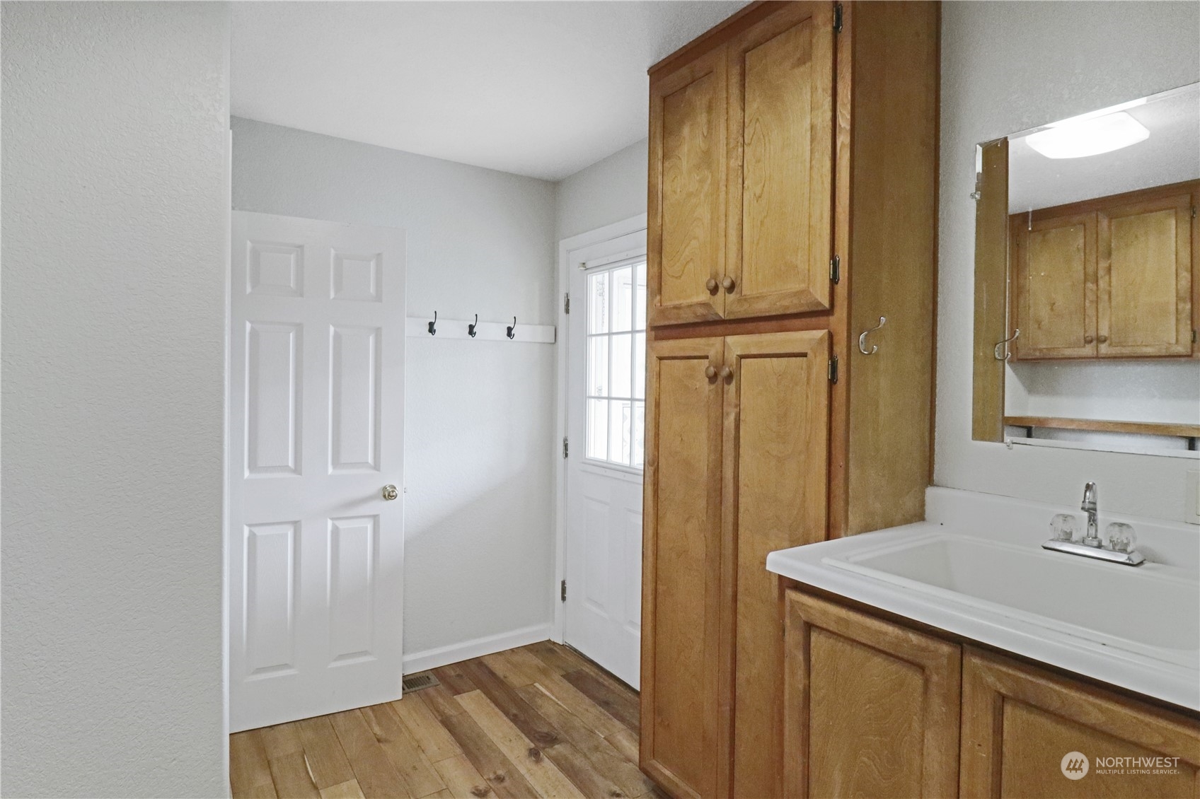 203 Stearns Road Chehalis, WA 98532 - Photo 21 of 34 a bathroom with a sink and a mirror