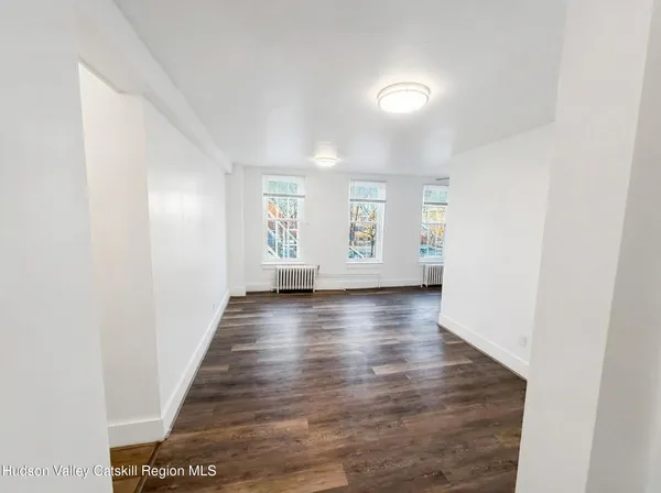 $2,050 | 720 Warren Street, Unit 2, Hudson, NY 12534