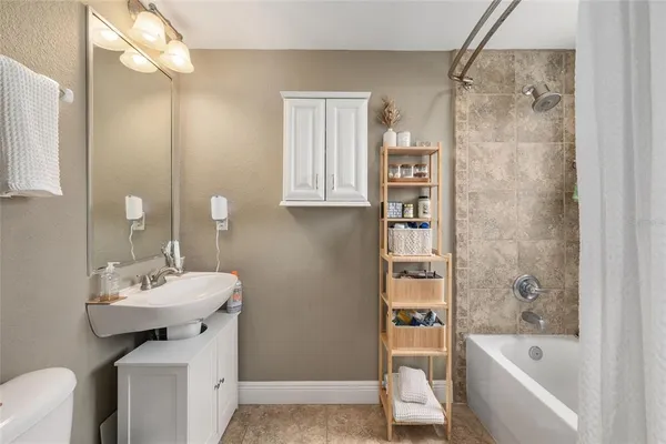 $225,000 | 1460 Northwest 3rd Place, Unit 212, Gainesville, FL 32603