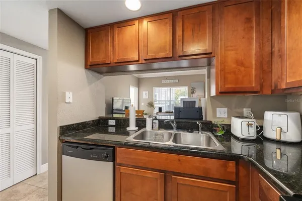$225,000 | 1460 Northwest 3rd Place, Unit 212, Gainesville, FL 32603